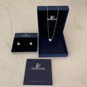🖤 Swarovski earring and necklace set